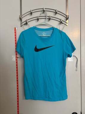 Nike Women's Dri-FIT Crew Neck Swoosh Graphic T-Shirt